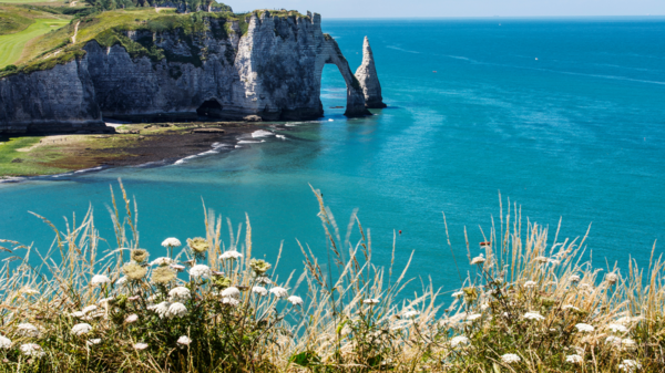 Pourquoi investir dans la location courte durée à Étretat ?